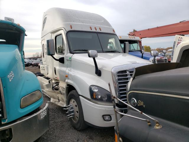  Salvage Freightliner Cascadia 1