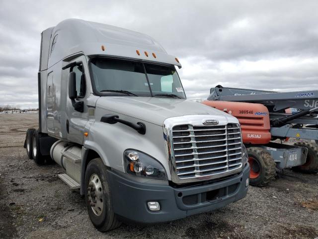  Salvage Freightliner Cascadia 1