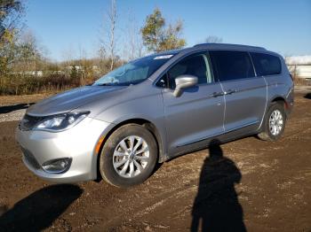  Salvage Chrysler Pacifica