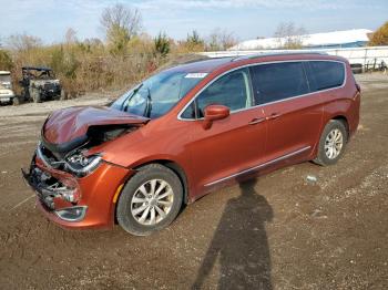  Salvage Chrysler Pacifica