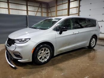  Salvage Chrysler Pacifica