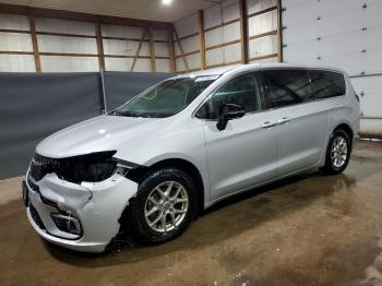  Salvage Chrysler Pacifica