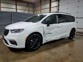  Salvage Chrysler Pacifica