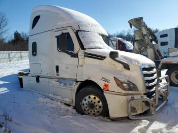  Salvage Freightliner Cascadia 1