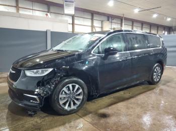  Salvage Chrysler Pacifica