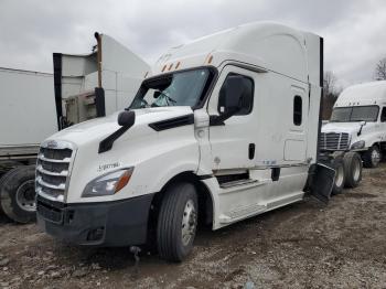  Salvage Freightliner Cascadia 1