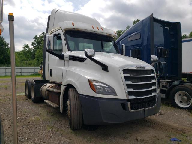  Salvage Freightliner Cascadia 1