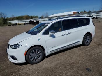  Salvage Chrysler Pacifica
