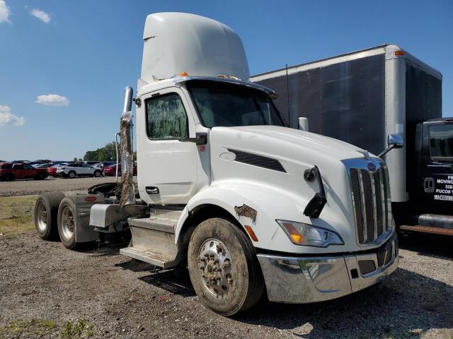  Salvage Peterbilt 579