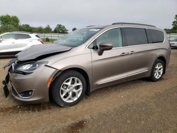  Salvage Chrysler Pacifica