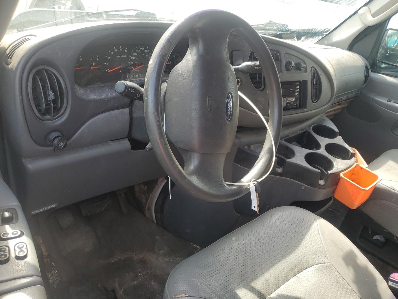 Ford Econoline E250 Van Image 13