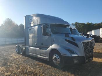  Salvage Volvo Vnl