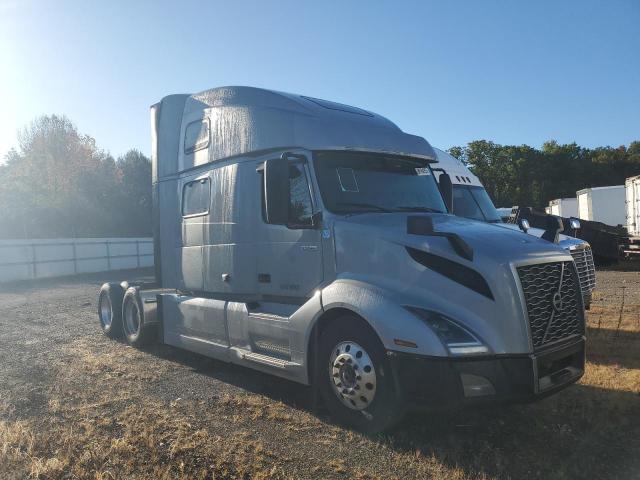  Salvage Volvo Vnl