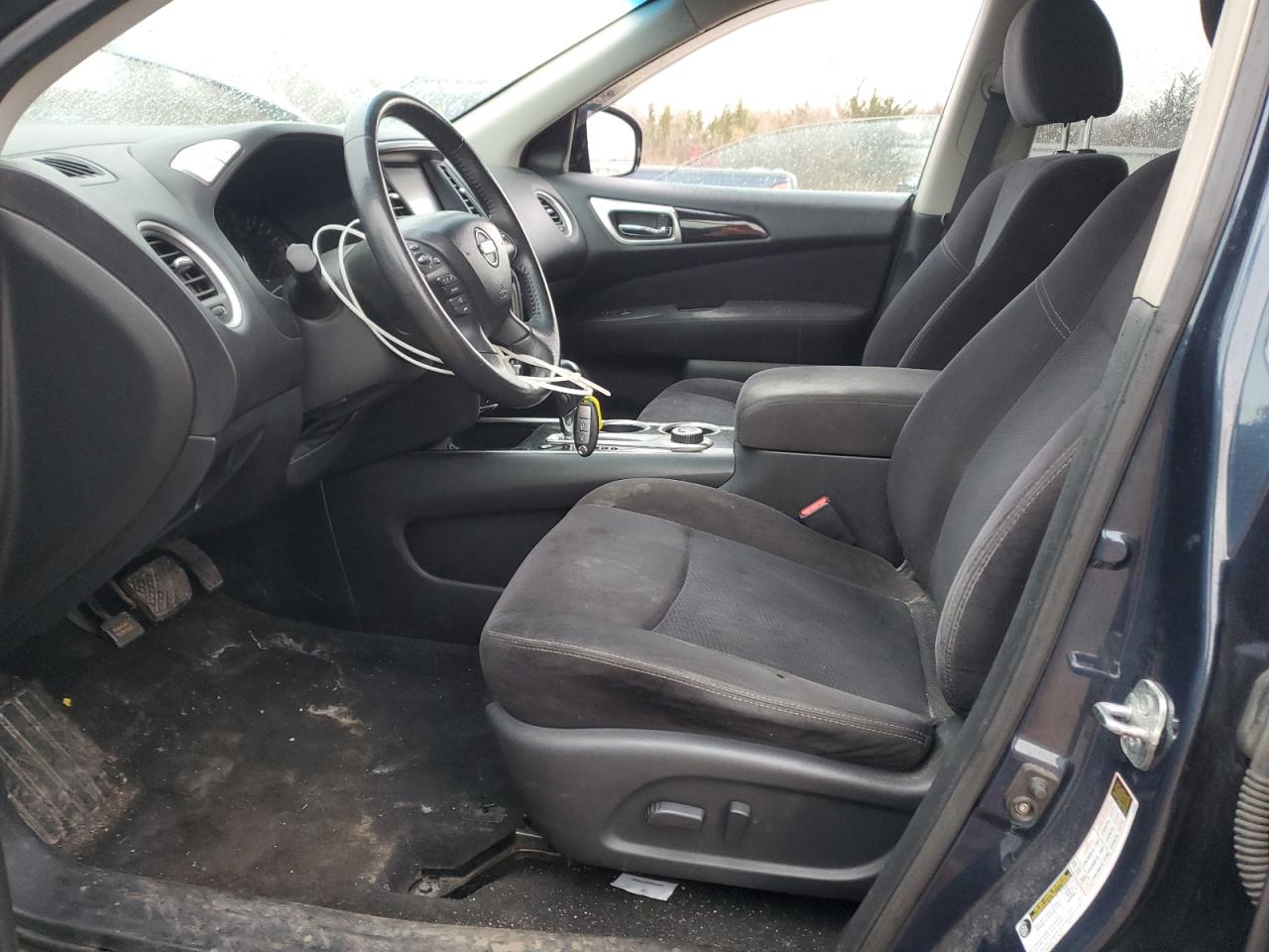 Nissan Pathfinder S Image 8