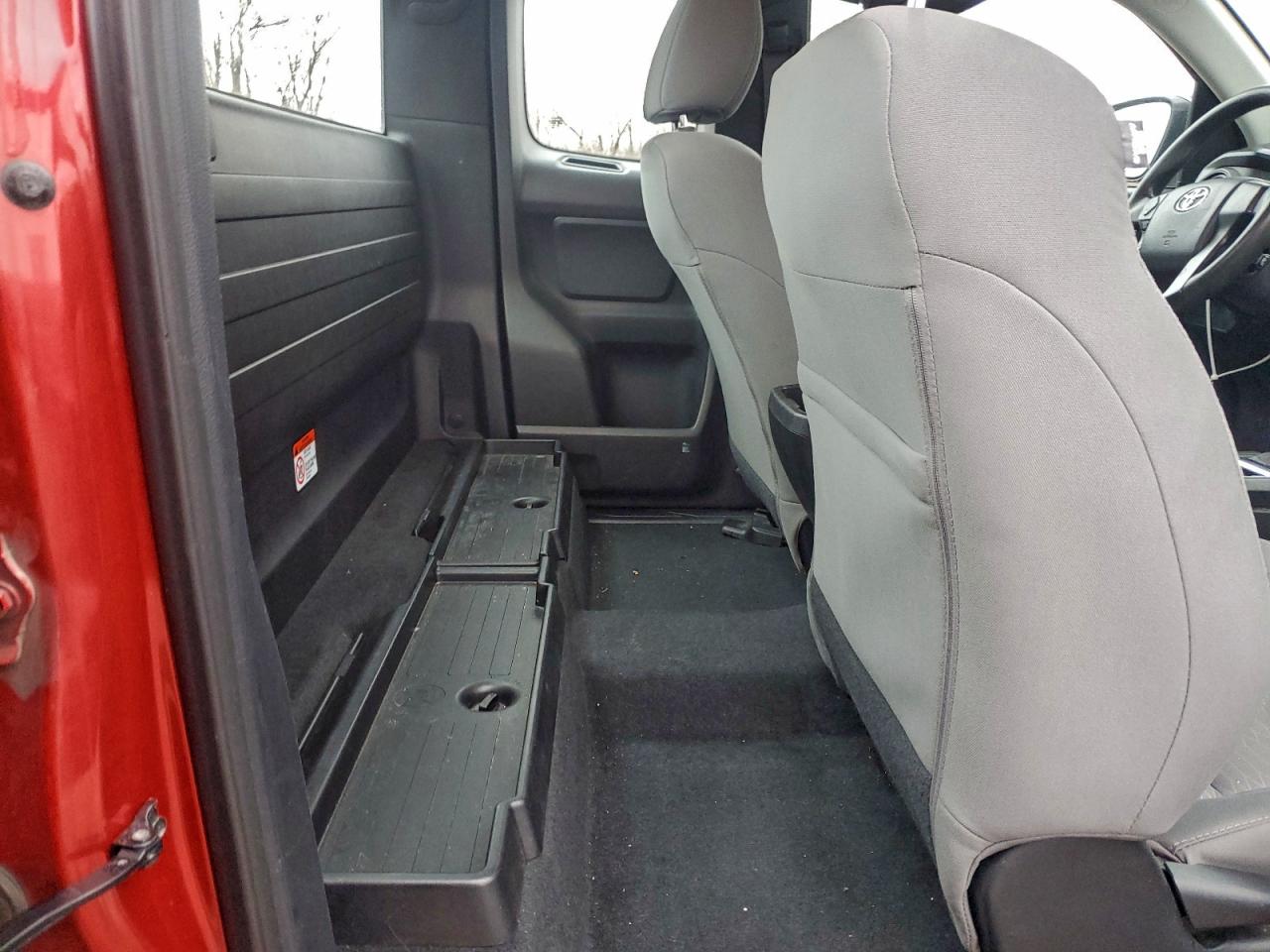 Toyota Tacoma Access Cab Image 8