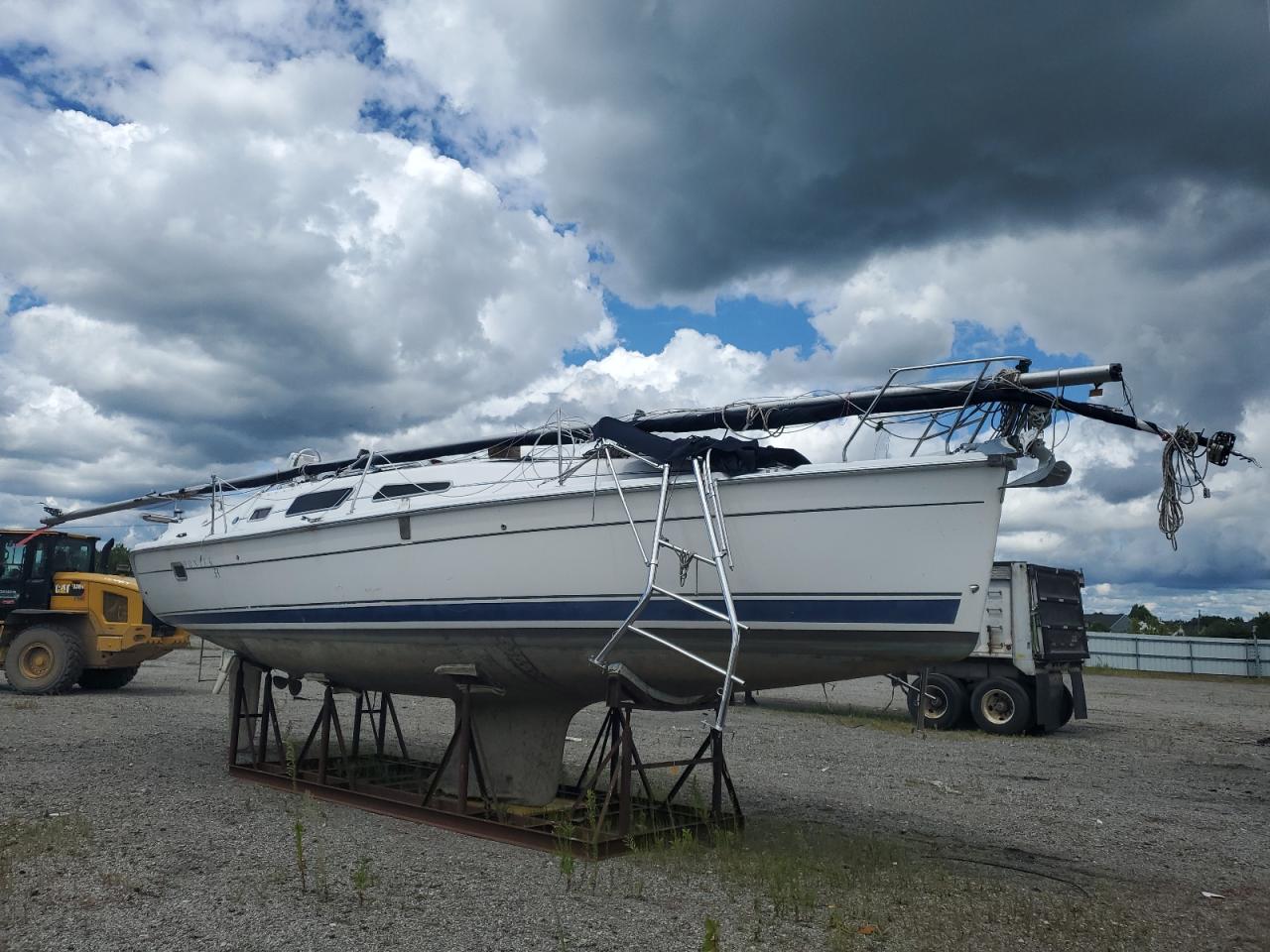 Hunt Sailboat Image 1