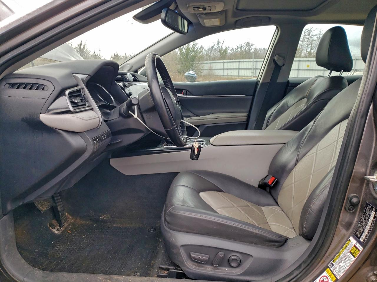 Toyota Camry Hybrid Image 12