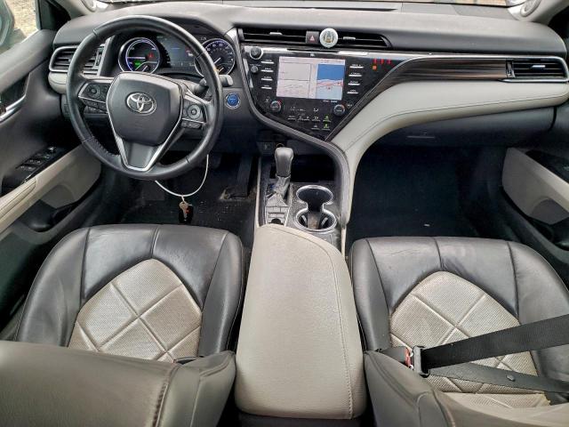 Toyota Camry Hybrid Image 7