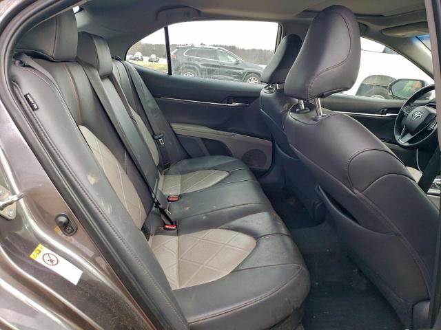 Toyota Camry Hybrid Image 6