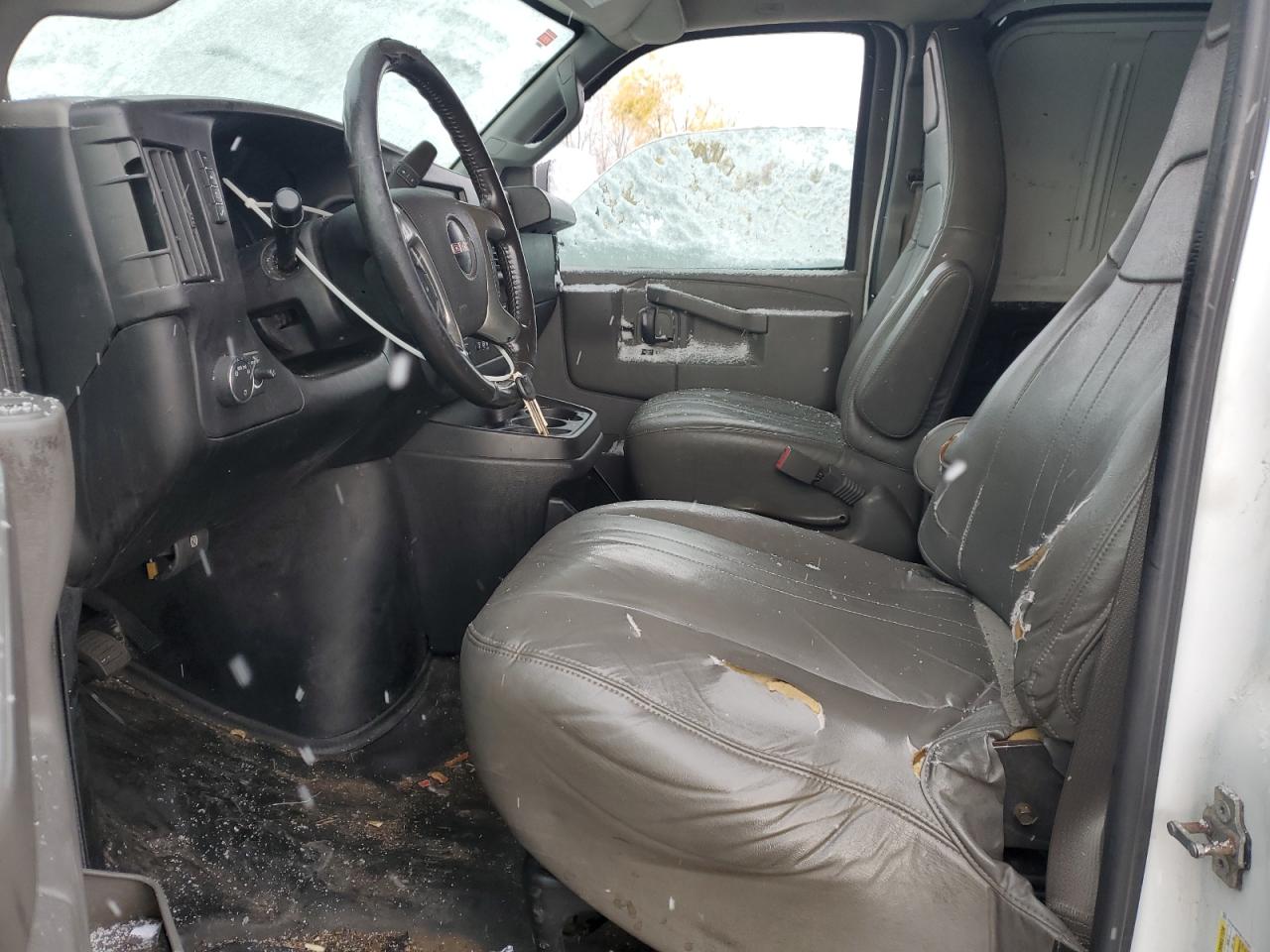 GMC Savana G2500 Image 5