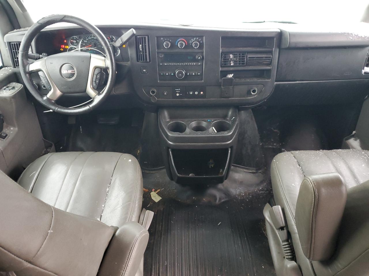 GMC Savana G2500 Image 7