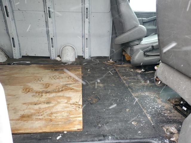 GMC Savana G2500 Image 10