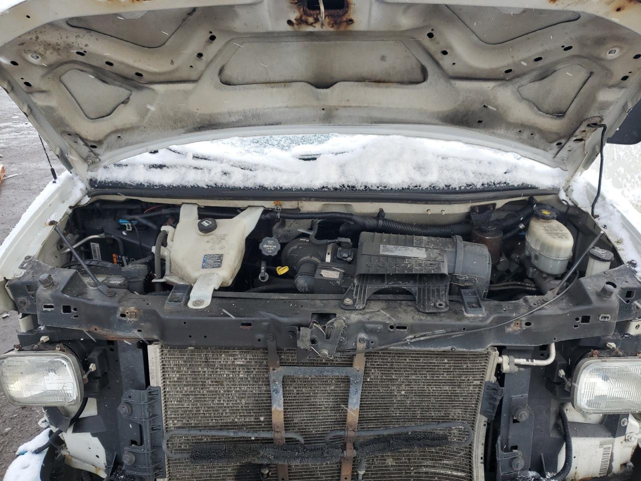 GMC Savana G2500 Image 13