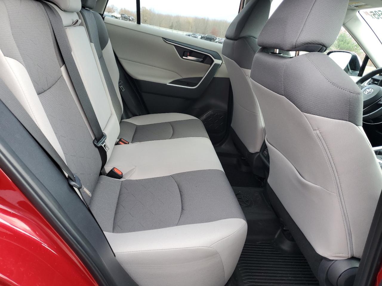 Toyota RAV4 Xle Image 13