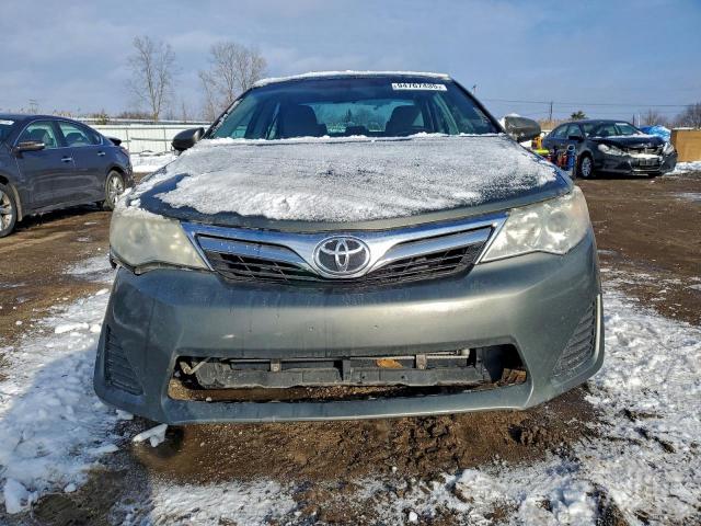 Toyota Camry Base Image 6