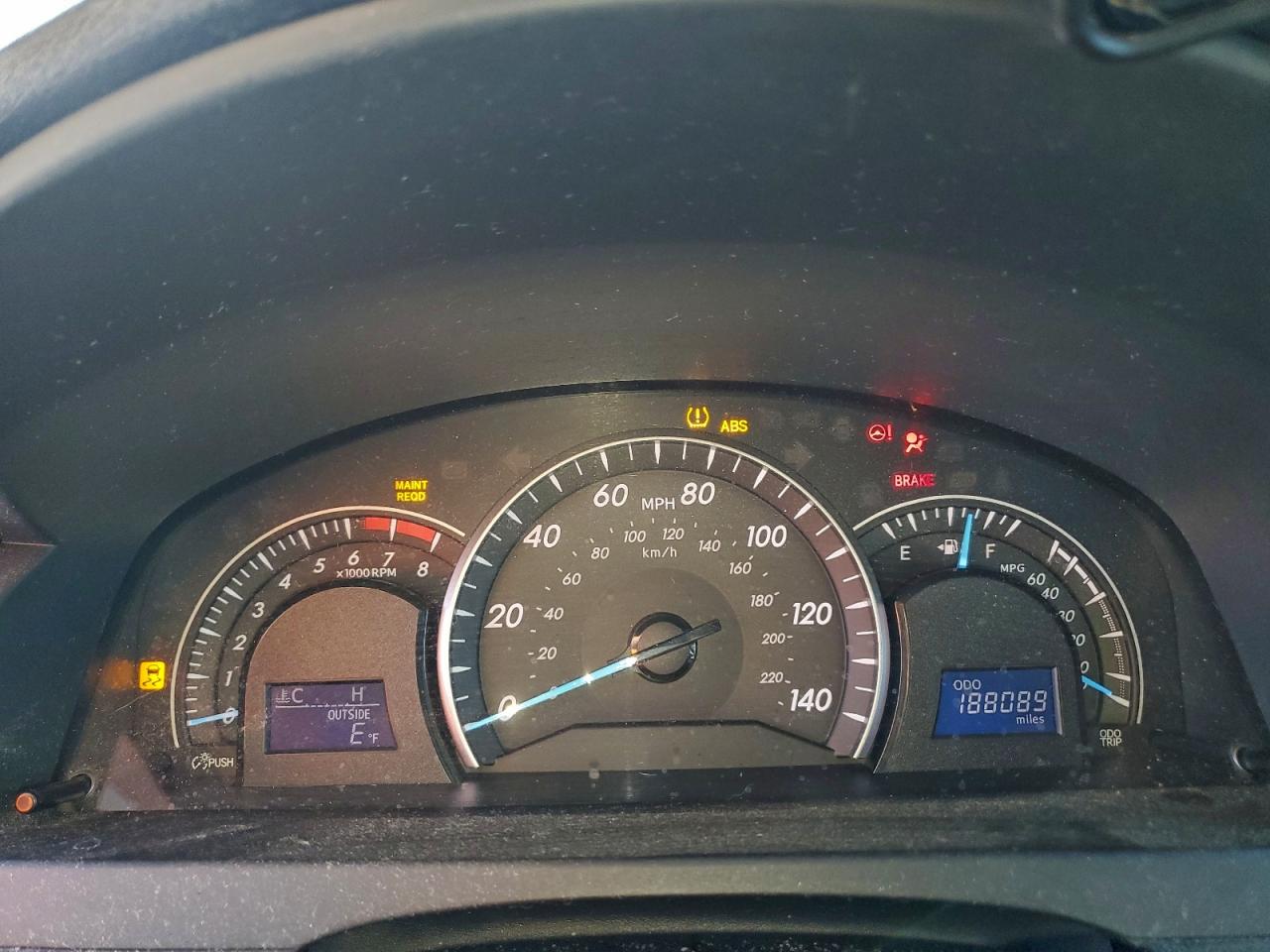 Toyota Camry Base Image 2