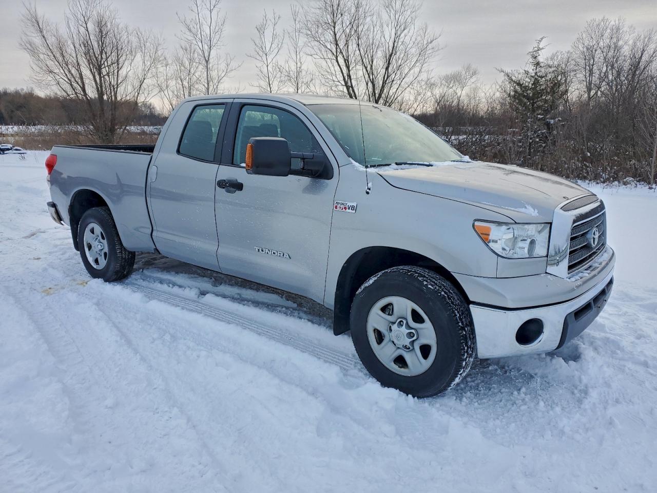 Toyota Tundra Double Cab Image 3