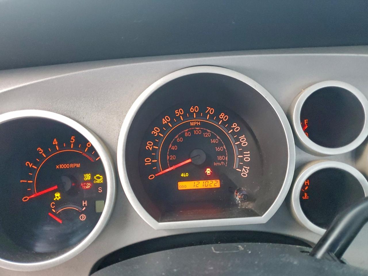 Toyota Tundra Double Cab Image 6