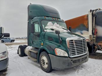 Salvage Freightliner Cascadia 1