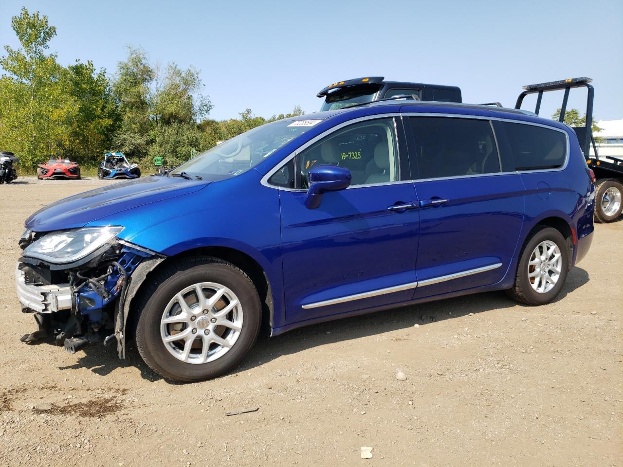 Chrysler Pacifica Touring L Image 1