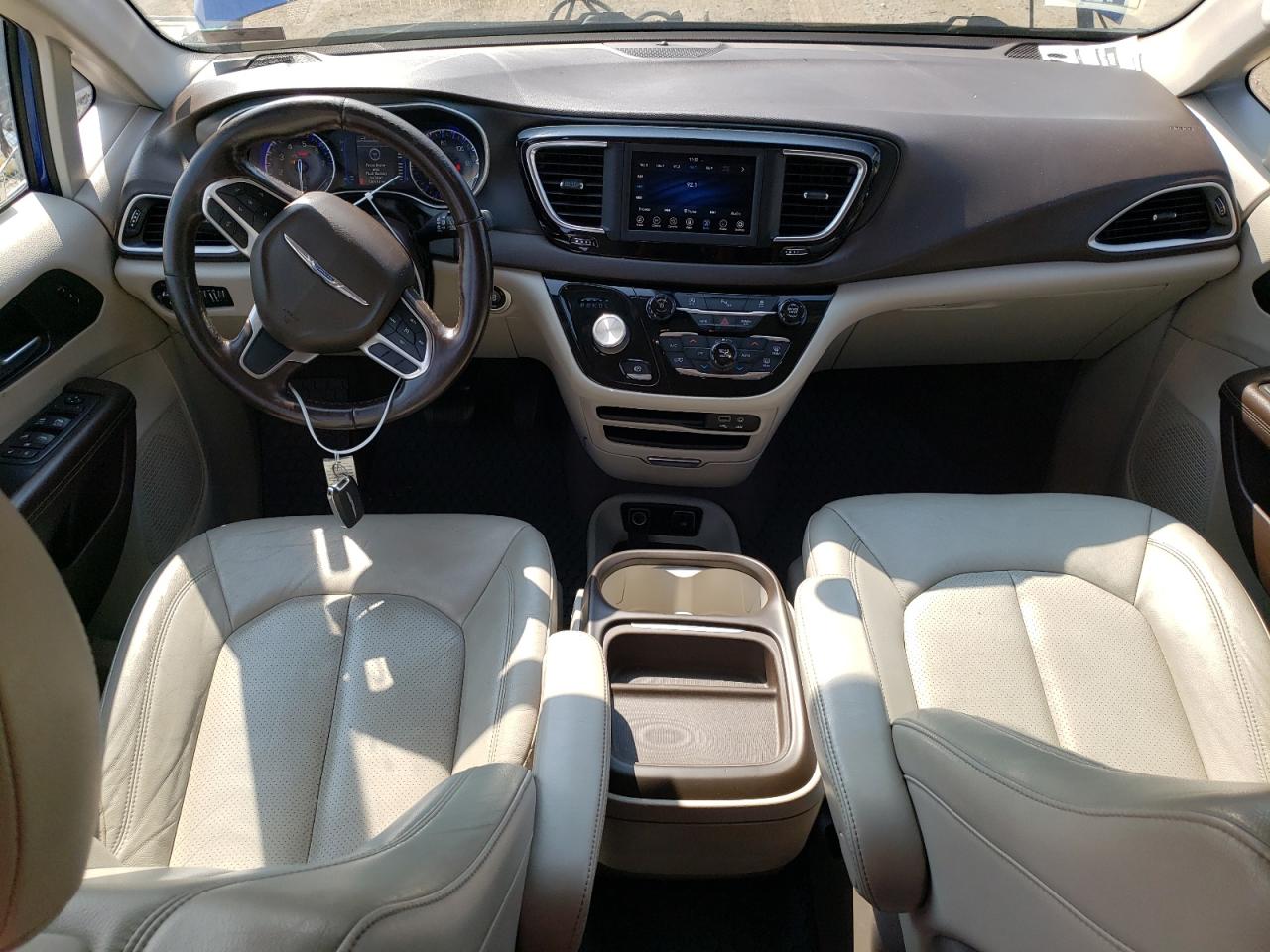 Chrysler Pacifica Touring L Image 8