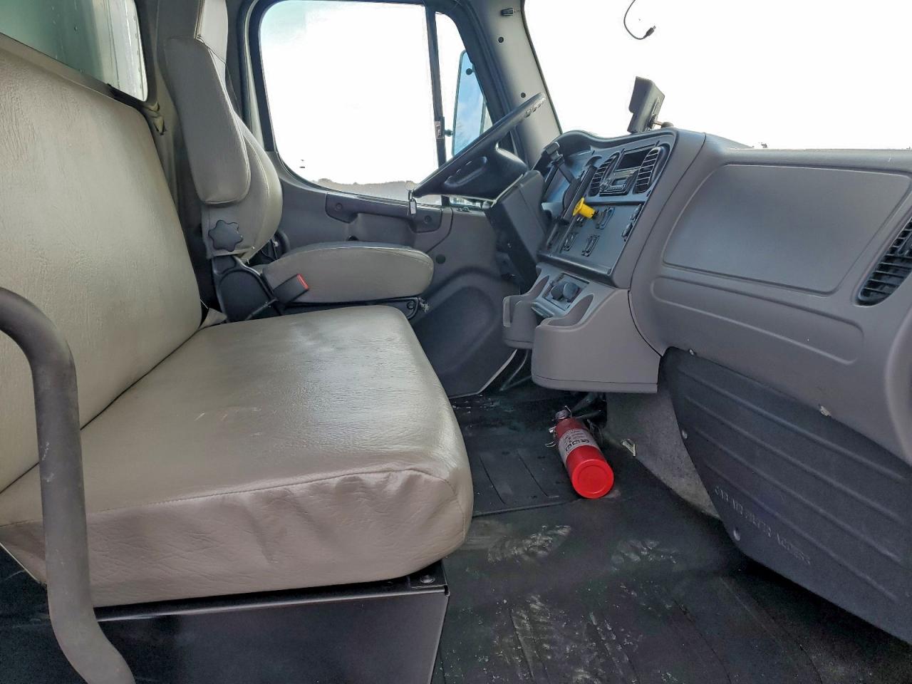 Freightliner M2 106 Medium Duty Image 9