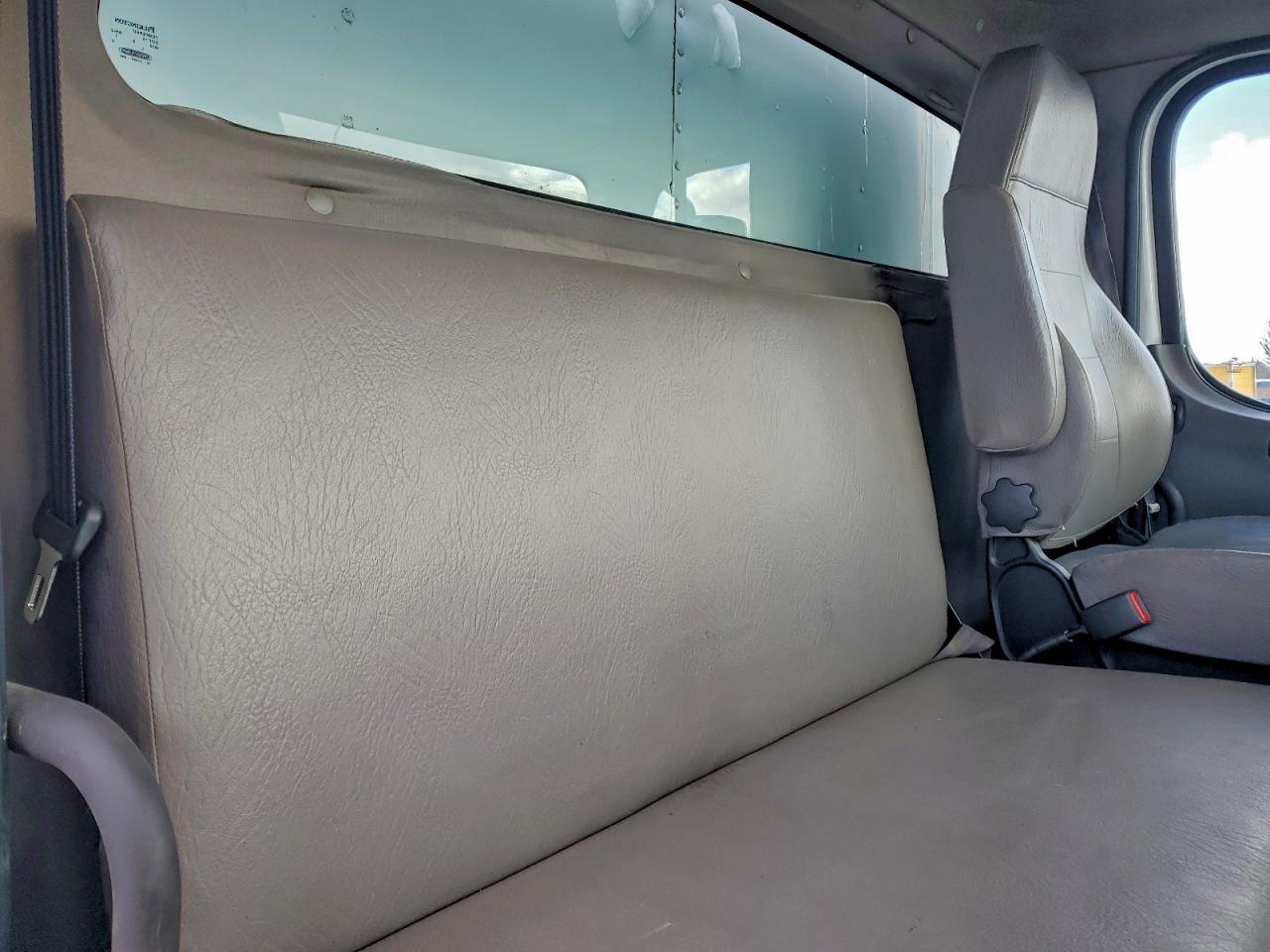 Freightliner M2 106 Medium Duty Image 2