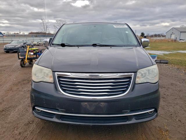 Chrysler Minivan Touring L Image 4