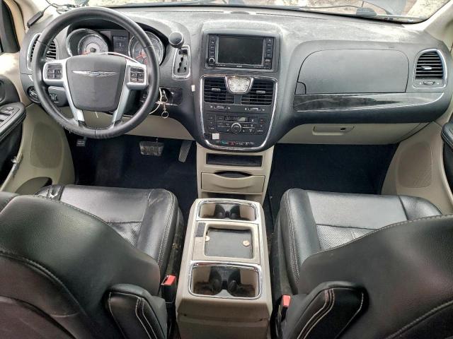 Chrysler Minivan Touring L Image 9