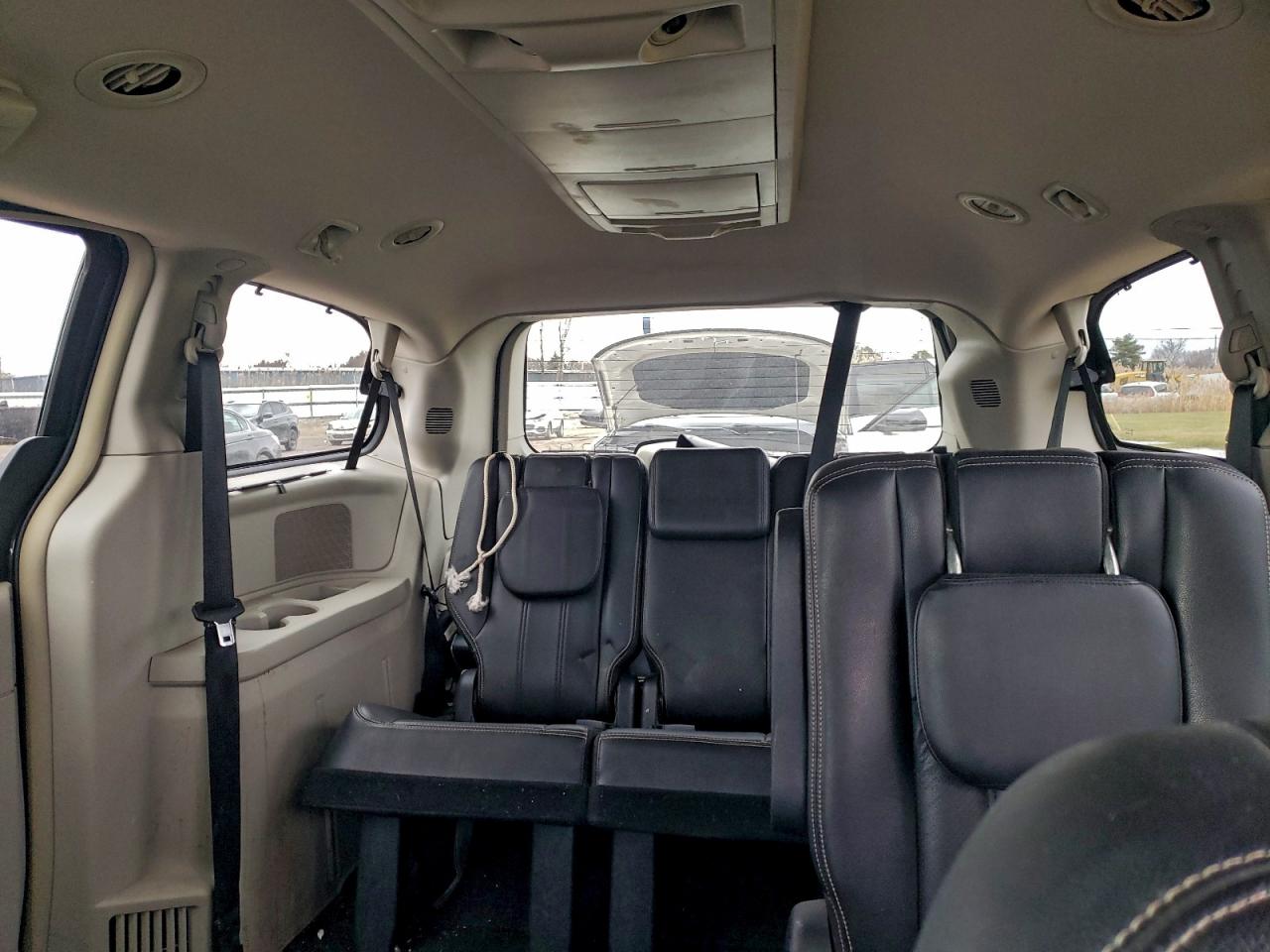 Chrysler Minivan Touring L Image 11