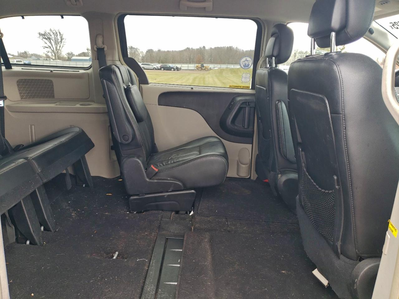 Chrysler Minivan Touring L Image 13