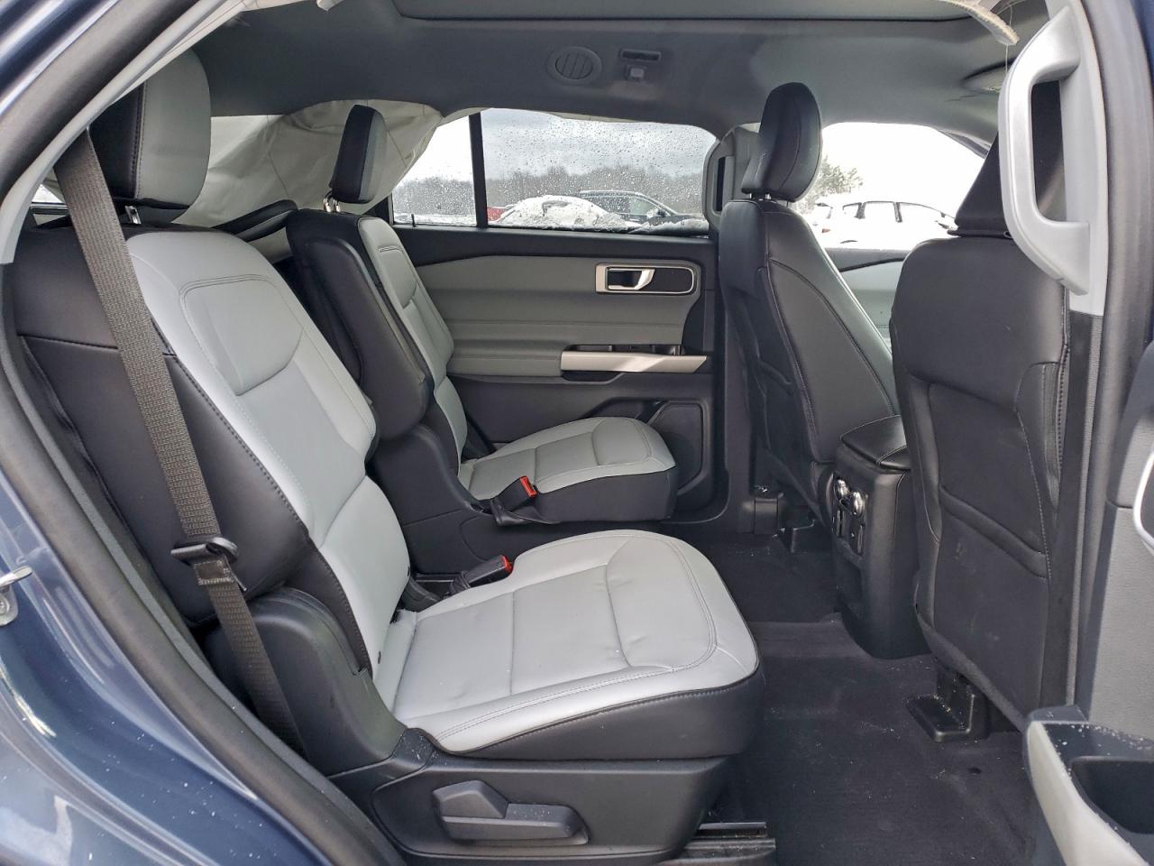 Ford Explorer Xlt Image 8