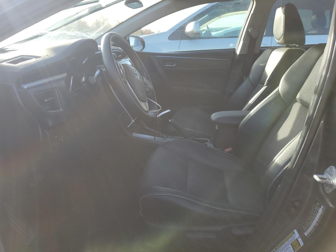 Toyota Corolla L Image 8