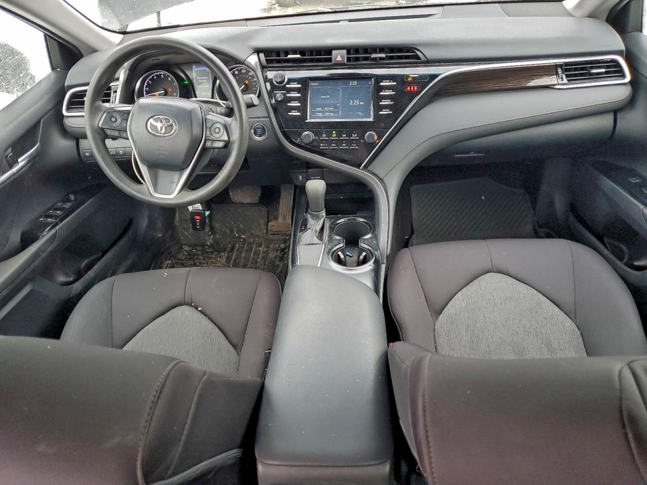 Toyota Camry L Image 8