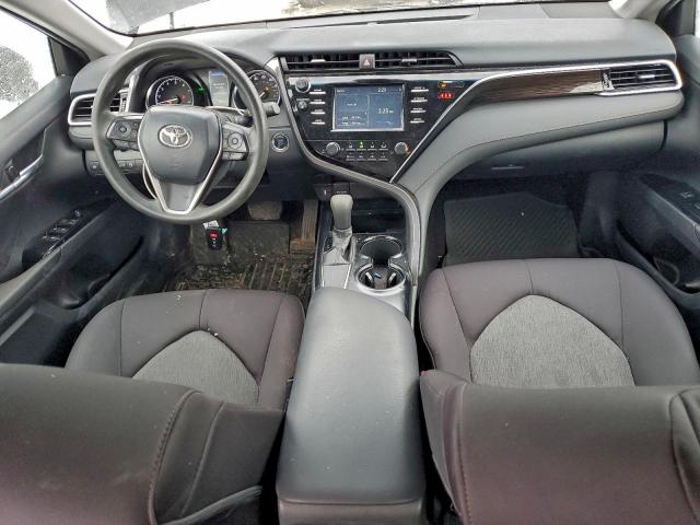 Toyota Camry L Image 8