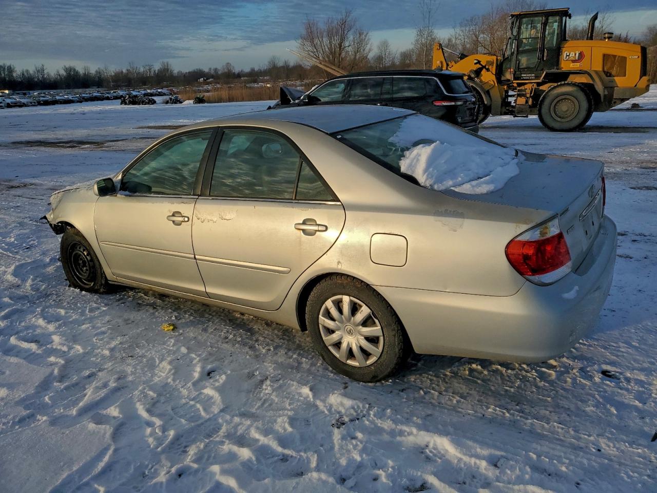 Toyota Camry Le Image 10