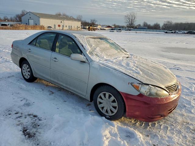 Toyota Camry Le Image 7