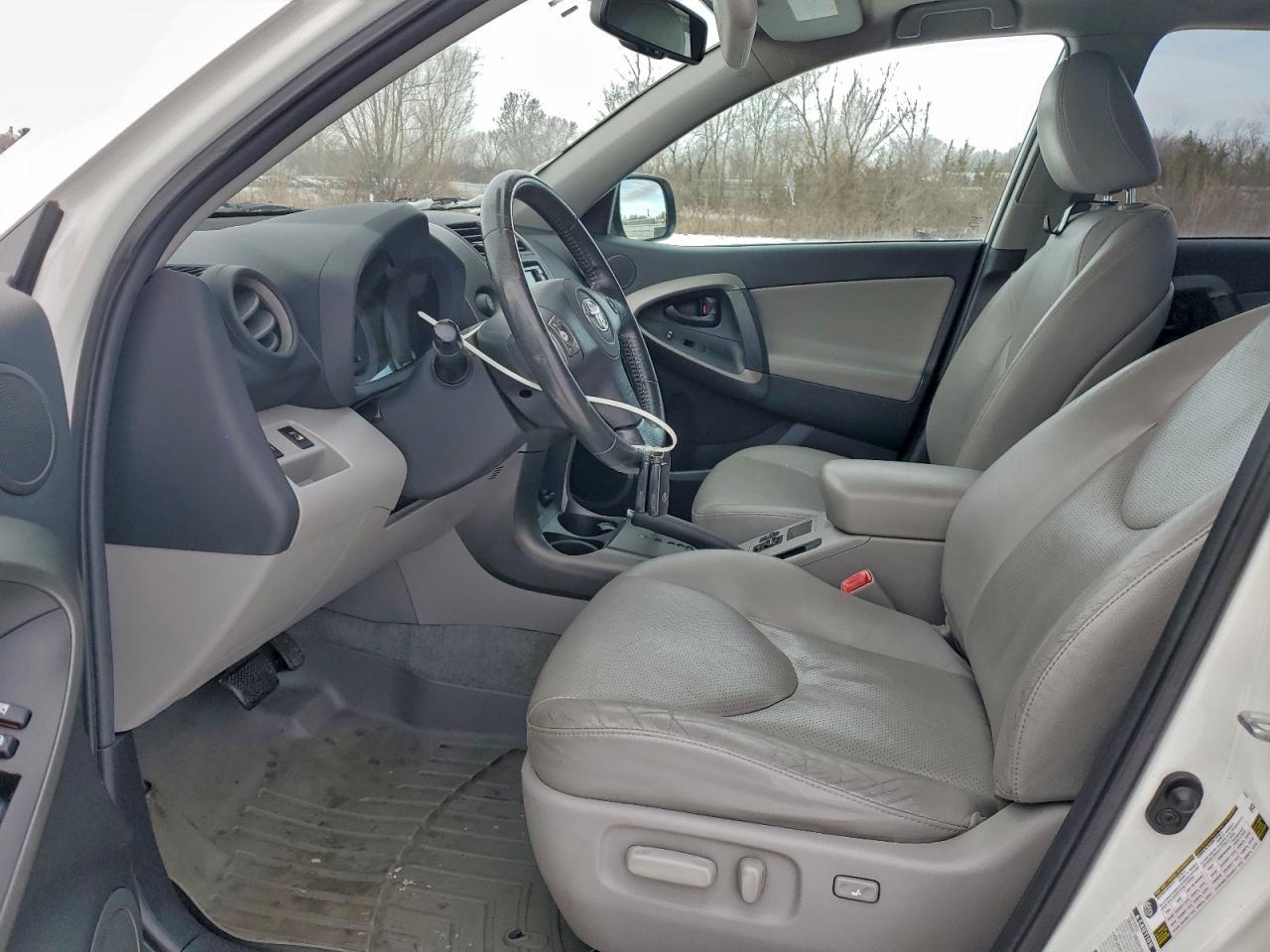 Toyota RAV4 Limited Image 6