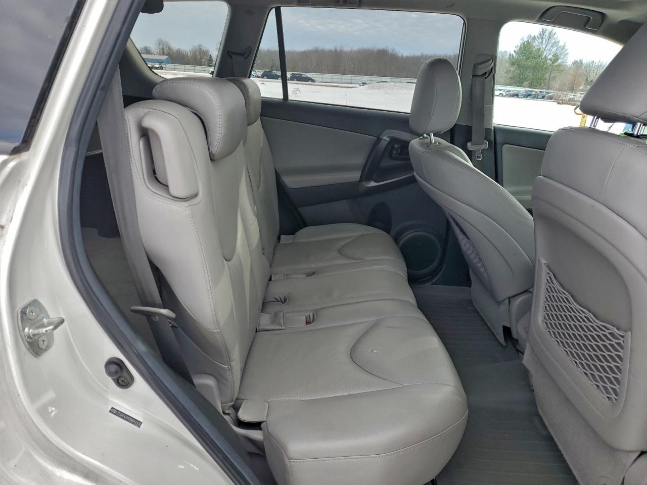 Toyota RAV4 Limited Image 9