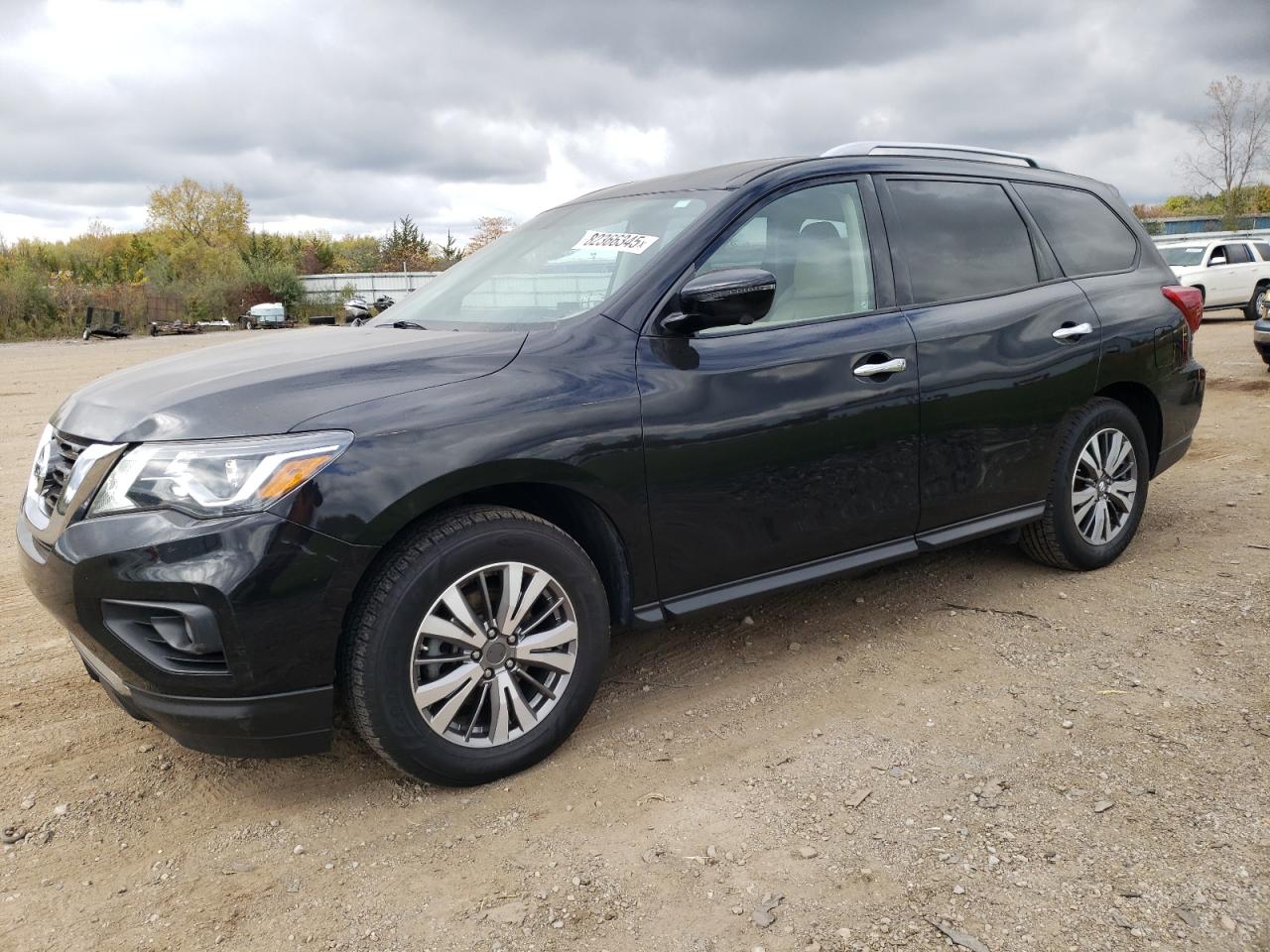 Nissan Pathfinder S Image 1